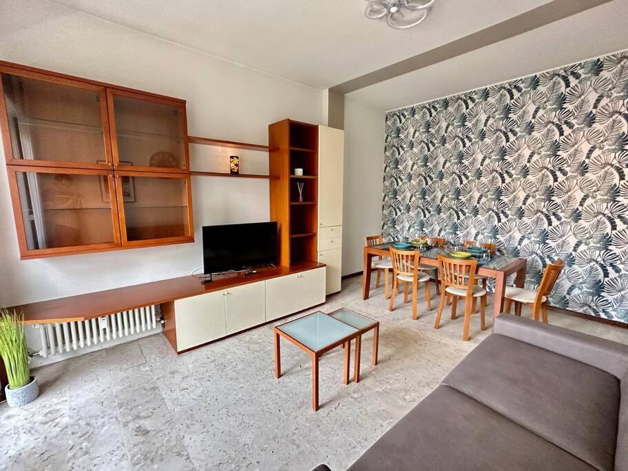 Low Cost Holiday An Business House And Free Park By Revenue House Como Zewnętrze zdjęcie